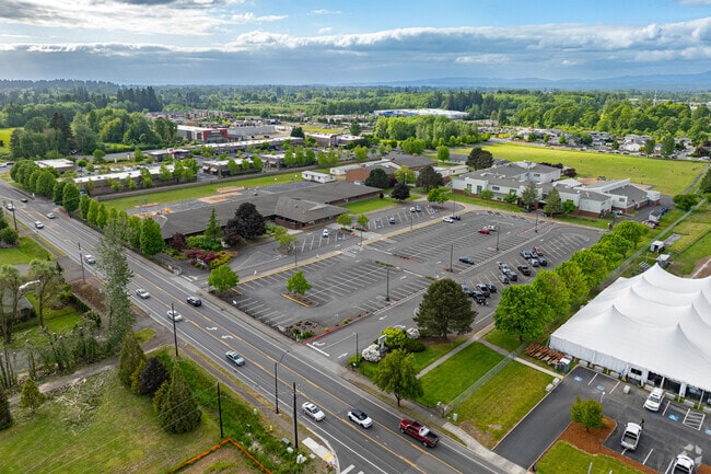 Maple Grove Primary School earns a B- on Niche.