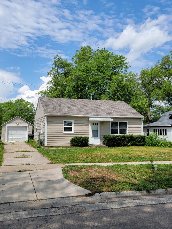 2915 S 11th St, Lincoln, NE 68502