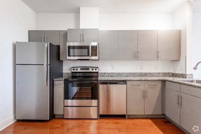 2BR, 1BA - 724SF - Kitchen