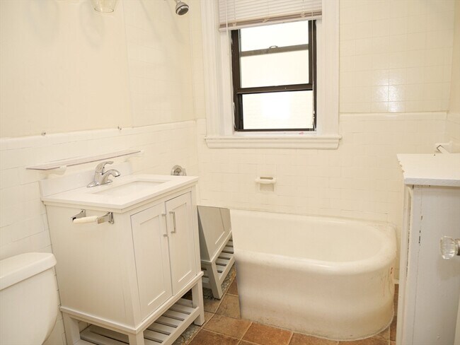 217 Saint Paul St unit 2, Brookline, MA 02446 - photo 3