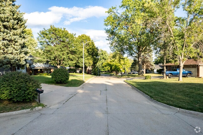 You will find the streets of Sunny Slope-Sunny View are lined with shade trees.