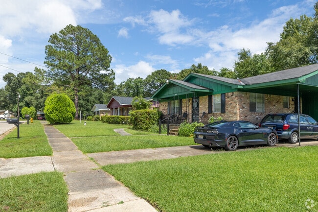 Discover the essence of Mobile in inner city Summerville.