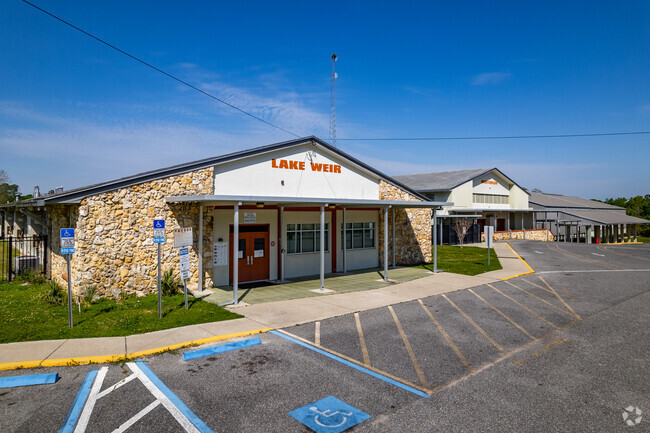 Lake Weir Middle School is a public school has a student-teacher ratio of 21 to 1.