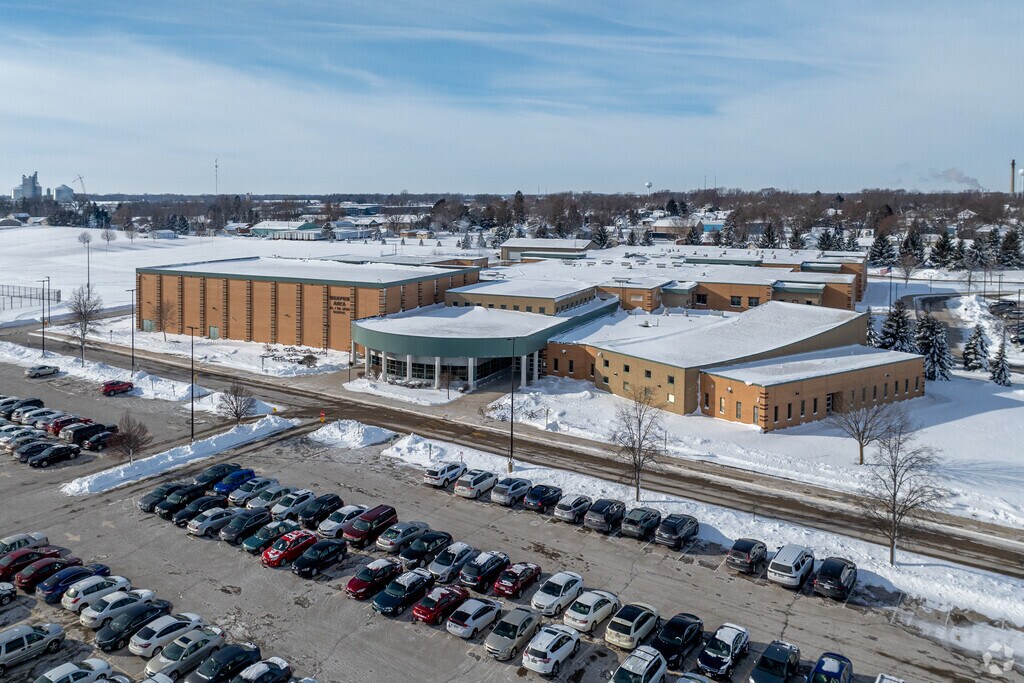 Waupun Area Junior High School, Waupun WI Rankings & Reviews