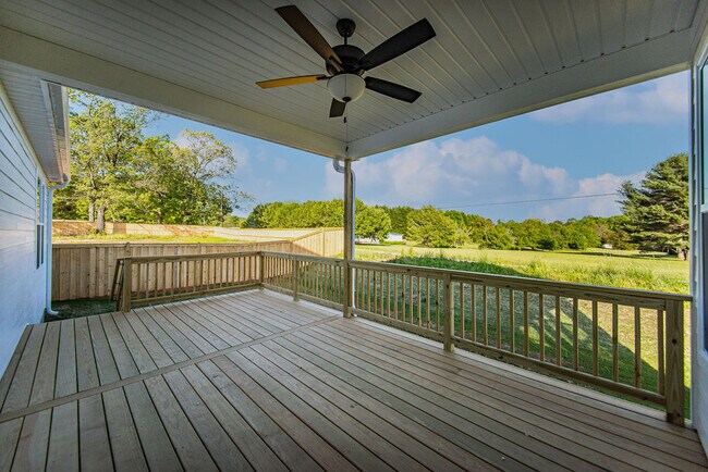 138 Mountain View Ln unit 36701661, Inman, SC 29349 - photo 4