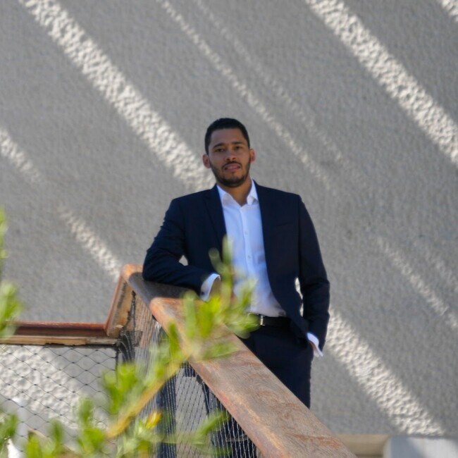 Agent Photo