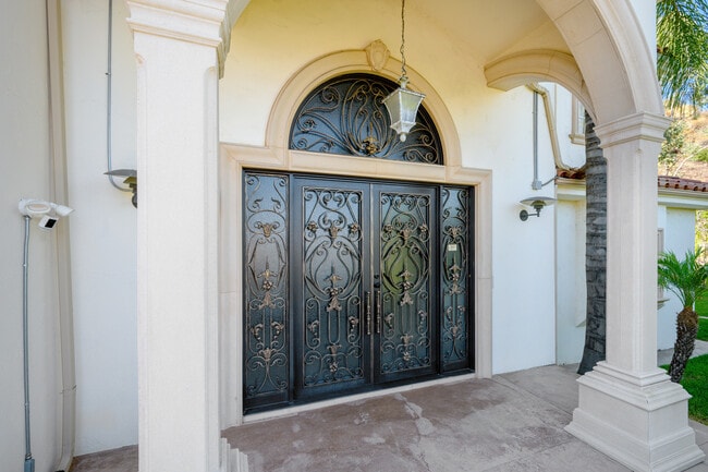 3331 Oakmont View Dr, Glendale, CA 91208 - photo 3