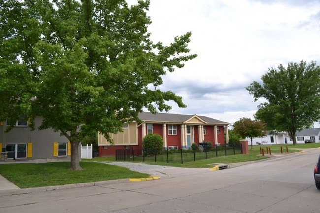Claudell Homes I and II, Columbia, MO 65203 - photo 2
