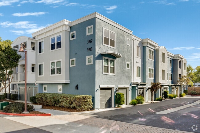 Find contemporary condos and townhomes in San Diego’s Midway District.