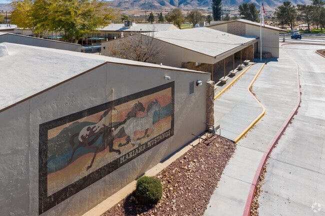 The courses at Mariana Academy encourage critical thinking and creativity.