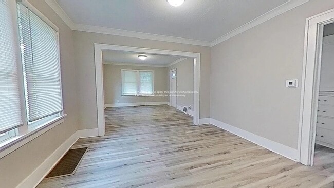 2216 N Linsley Ct, Peoria, IL 61604 - photo 5