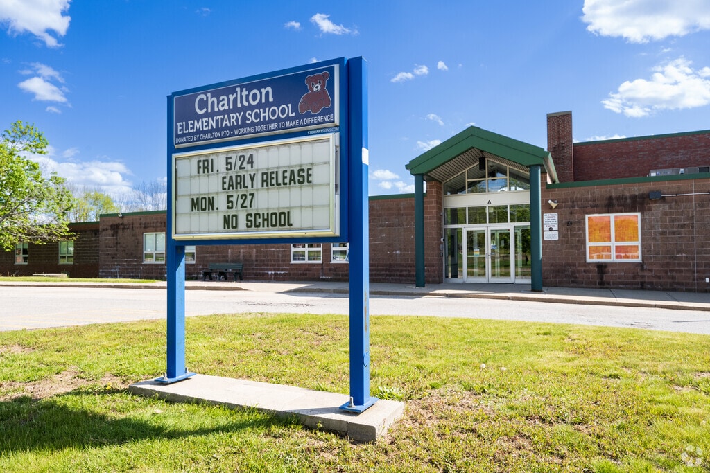 Charlton Elementary School provides a well-rounded education and promotes academic excellence.