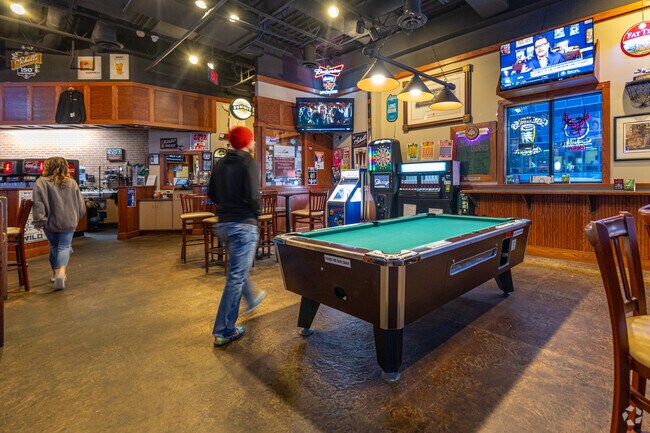 Pub 500 offers a pool table and other entertainment options nearby to Lincoln Park.
