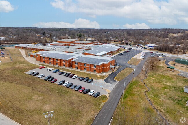 Niche gives Henryville Elementary School an overall grade of C.