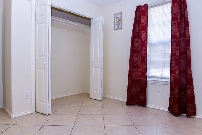 2013 Lacywood unit A, Edinburg, TX 78539 - photo 6