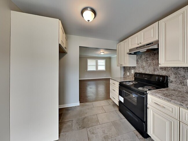 7745 Madrid Ave unit C, Birmingham, AL 35206 - photo 4