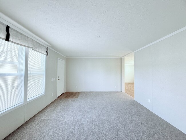 29652 Cambridge Ct, New Baltimore, MI 48051 - photo 4