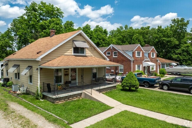 Craftsman and bungalow designs are common throughout Dixie Heights.