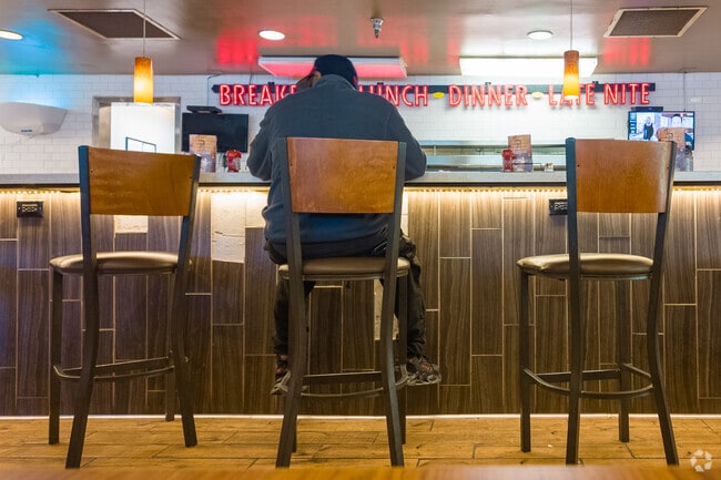 Denny’s nearby serves classic American comfort fare and all-day breakfast.