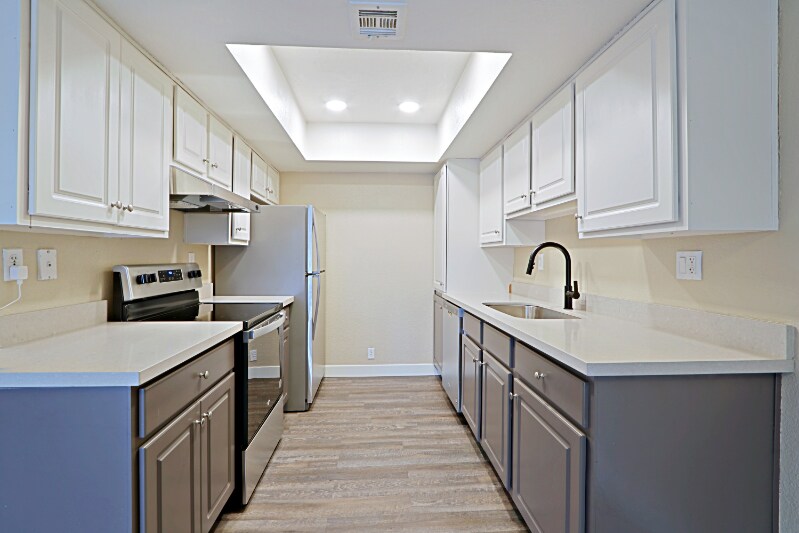 3810 N Maryvale Pkwy unit 2008, Phoenix, AZ 85031 - photo 1