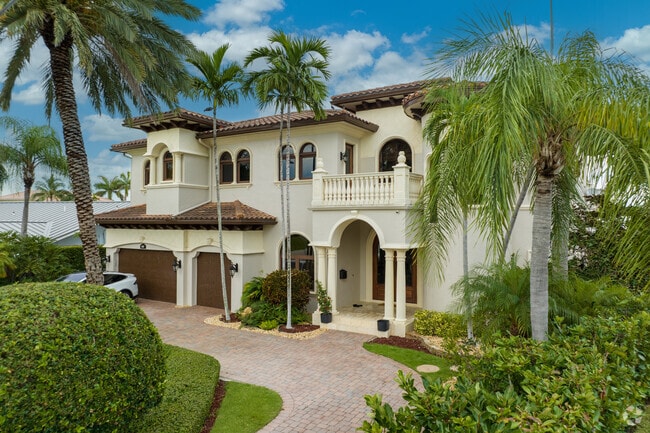 Stunning Villa in Monterrey style in Lighthouse Point.