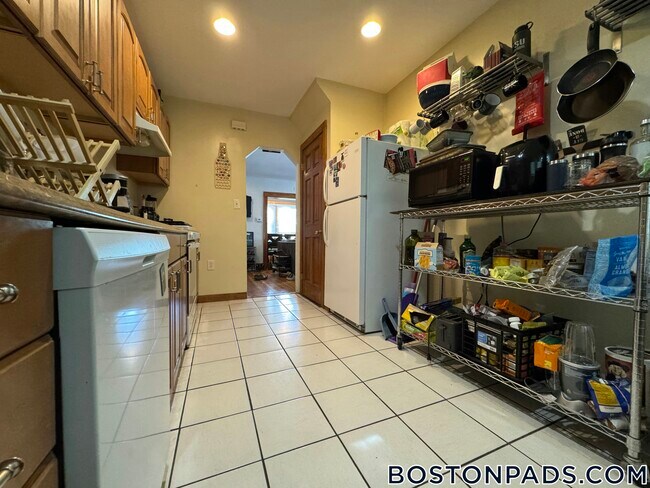 27 S Crescent Circuit Crescent unit A, Boston, MA 02135 - photo 7