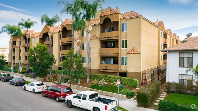 Encino Palms Apartments, Encino, CA 91316 - photo 4