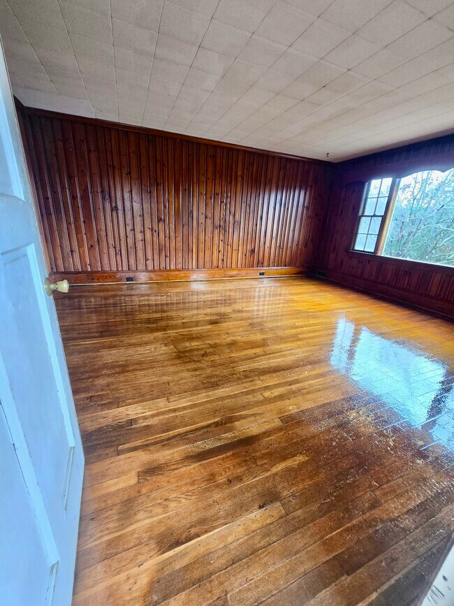 204 S West St unit 2, Wilkesboro, NC 28697 - photo 3