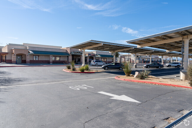 The student population of Columbia Elementary is 686 and the school serves K-6.