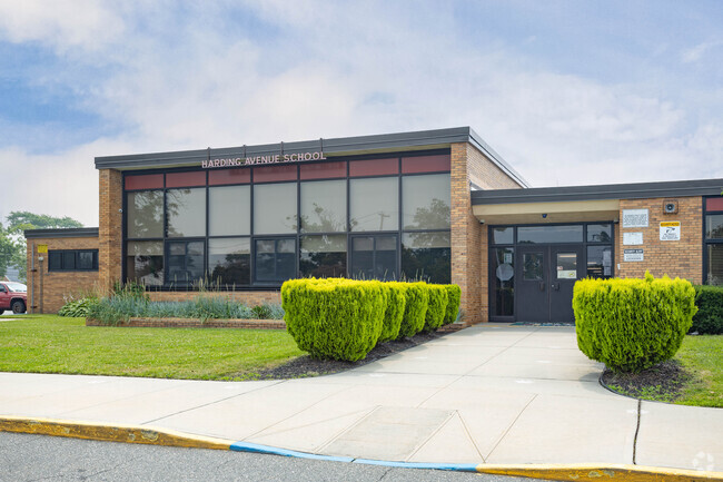 Harding Elementary in Lindenhurst, NY serves students in grades K-5.