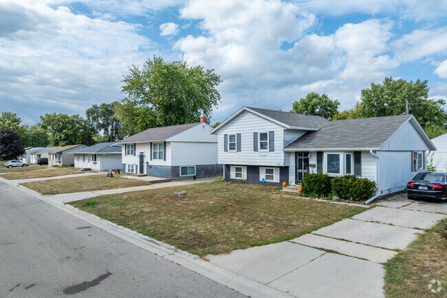 Home sizes vary from single story to larger two-story homes in the Greenbrier neighborhood.
