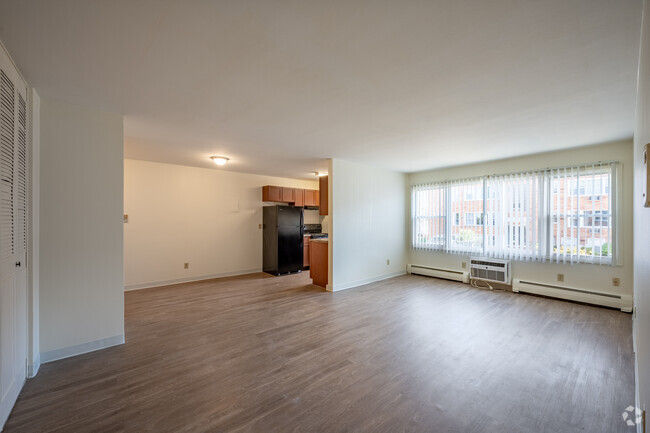 1BR, 1BA - 720SF - Living Room/Kitchen