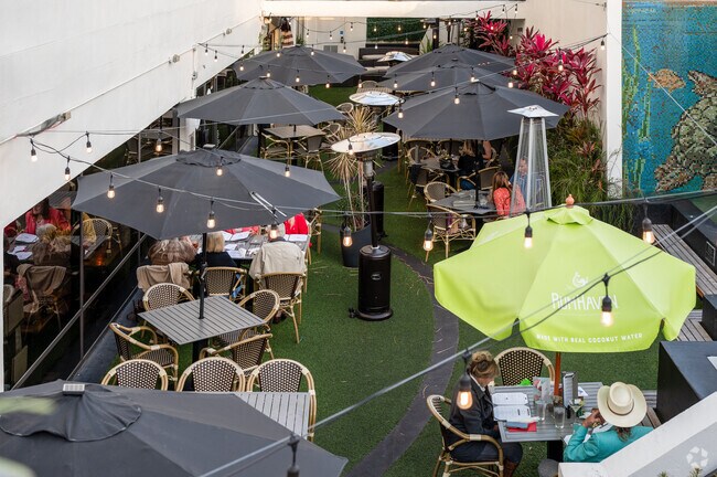 The Table Restaurant, nearby Winnemissett Park, has 