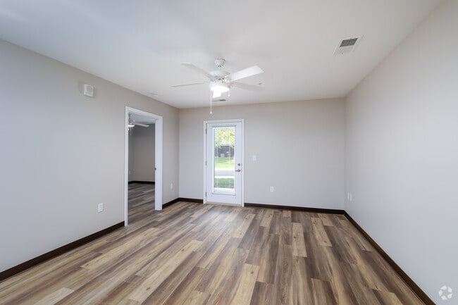 3BD, 2BA - 1,147SF - Living Room