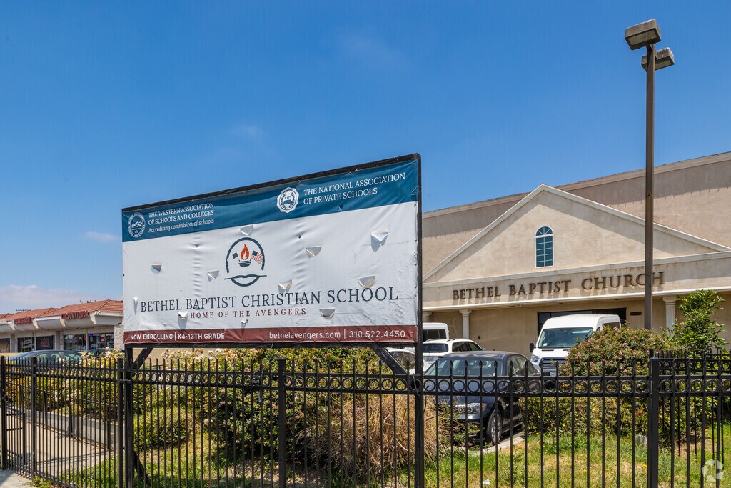 Bethel Baptist School has a total of 39 students.