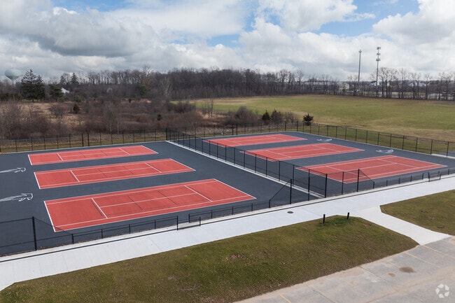 Pinewood Middle School, Tennis courts.