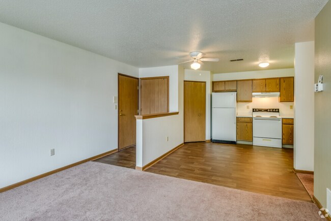 Summerfield Place Apartments, Oshkosh, WI 54901 - photo 4