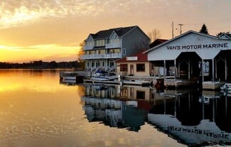 16 Sisson St, Alexandria Bay, NY 13607
