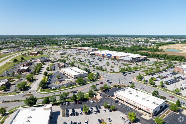 The Shoppes at Hawk Ridge offer residents of Lake Saint Louis retail options galore.