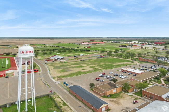 In the town of La Joya, you will find many welcoming people.