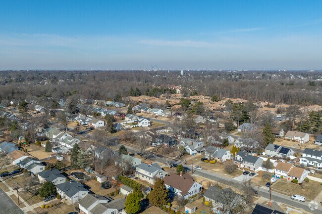 Less than 10 miles from Philadelphia, Ashland is a commuting suburb with easy access to the city’s transportation corridor.