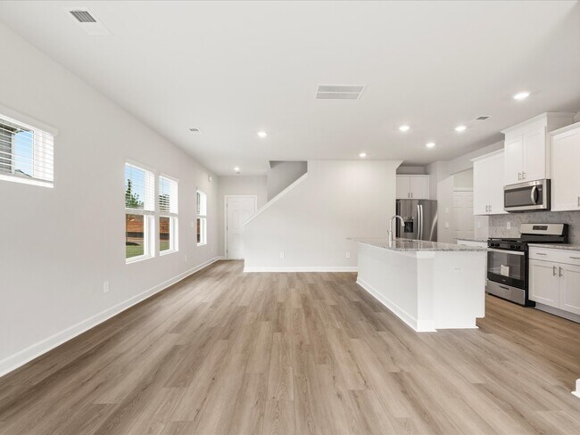 932 Penfold Point, Wellford, SC 29385 - photo 5