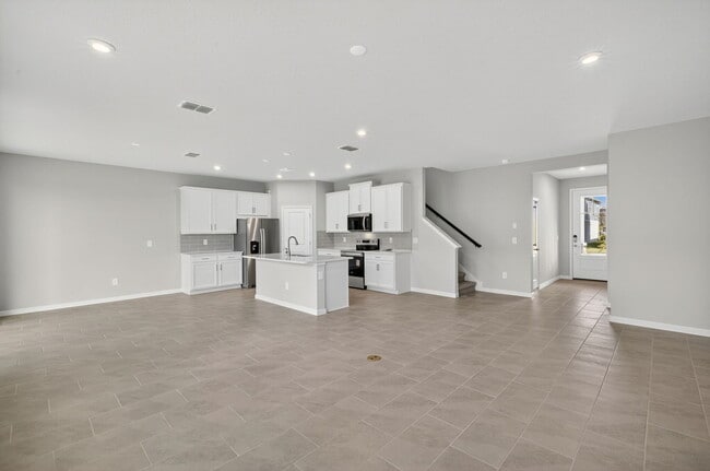 31350 Pendleton Landing Cir, Wesley Chapel, FL 33545 - photo 4