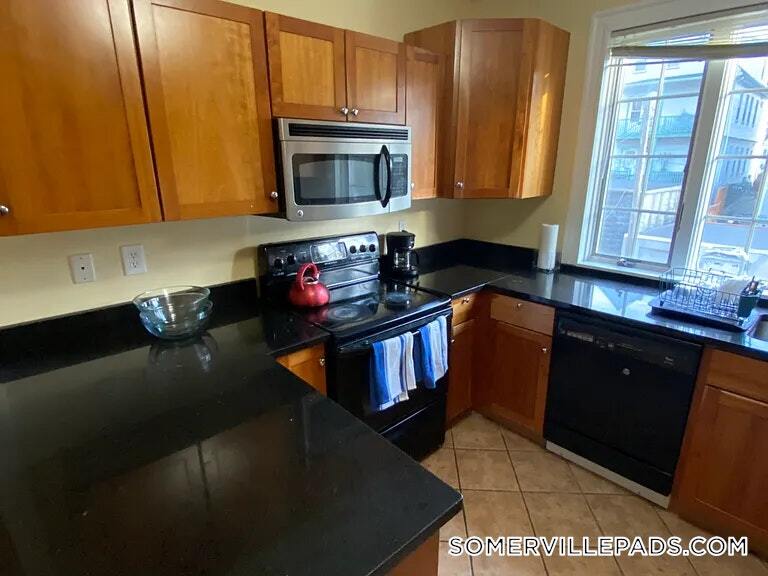 27R Albion St unit 2, Somerville, MA 02143 - photo 1