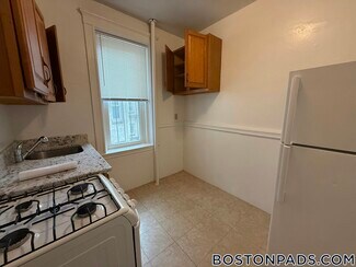 137 Park Dr Unit 32, Boston, MA 02215