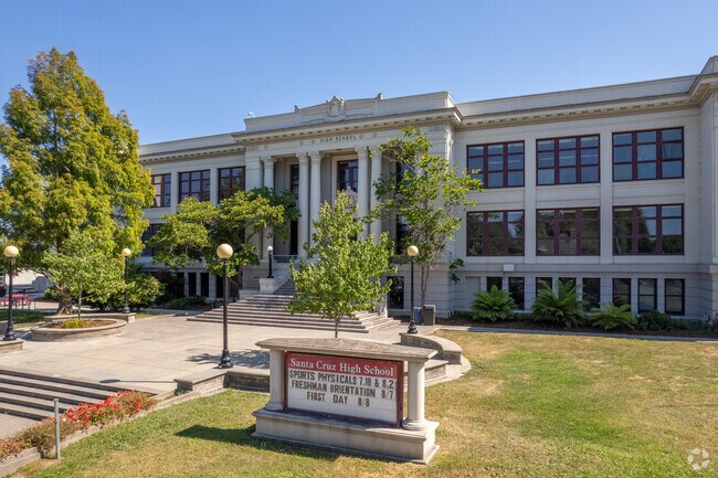 Santa Cruz High School fosters academic excellence.