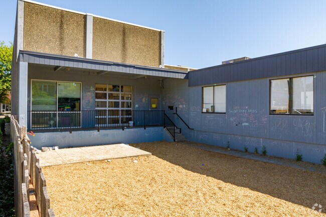An out door area behind  Le Monde French Immersion School.