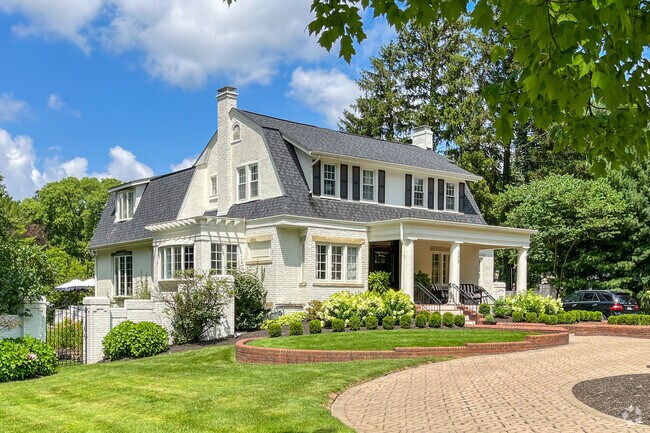 Many homes in Olde Towne East have spacious yards and covered porches.