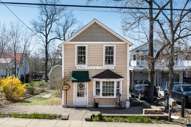 The Pink Orchid in Old Bowie offers beautiful bouquets and flower arrangements for a variety of events.