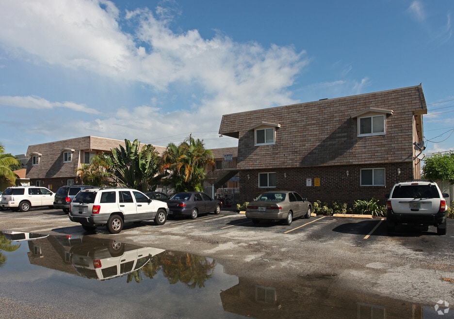 Lee Manor Apartments